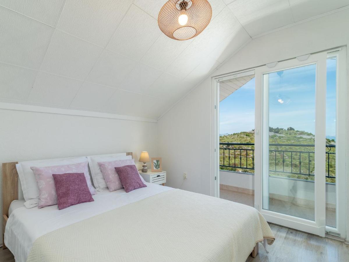Scenic Sea View,Three Bedroom Villa With Pool Trogir Exteriör bild